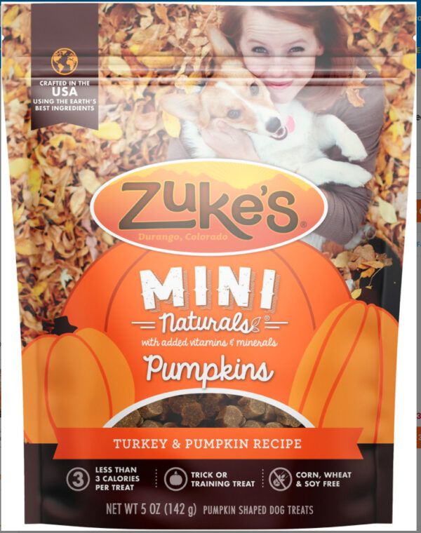 Zuke's Minis dog pumpkin treats are less than 3 calories each.